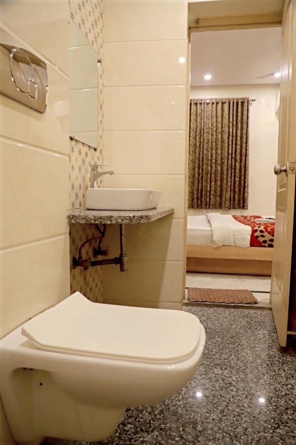 Hotel Klick International At "5 Min Walking " From New Delhi Railway Station Buitenkant foto